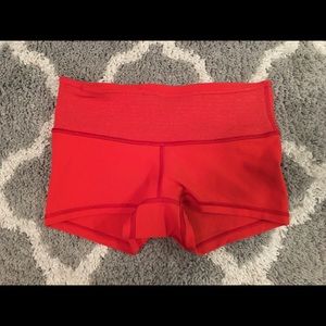 Size 4 Lululemon Reversible Booty Shorts in GUC